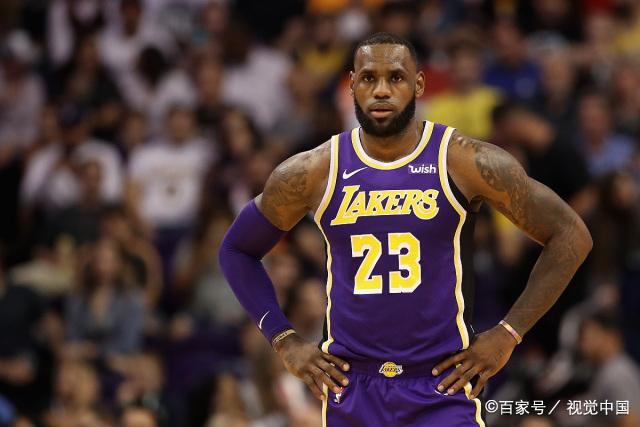 亚马尔与19岁女网红购物被偷拍 她有140多万粉丝